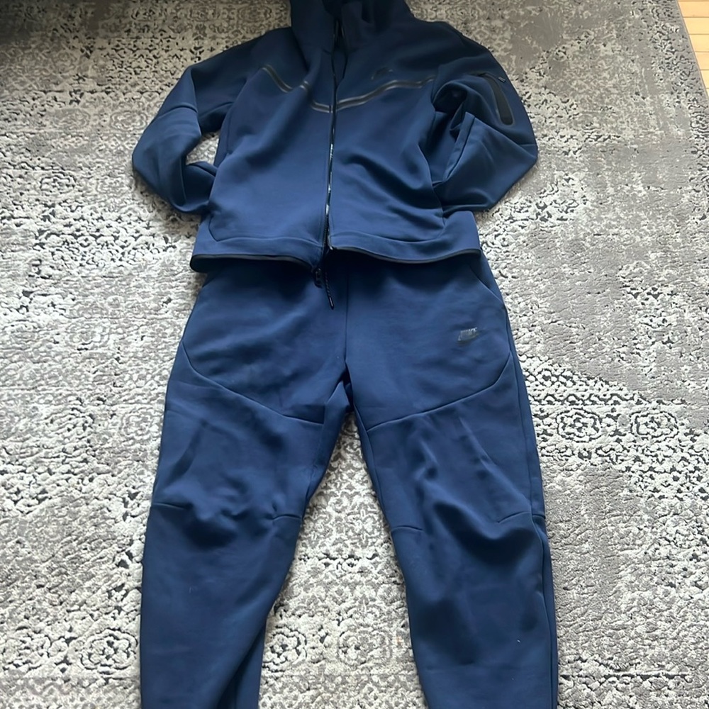 Men’s Nike tech suit